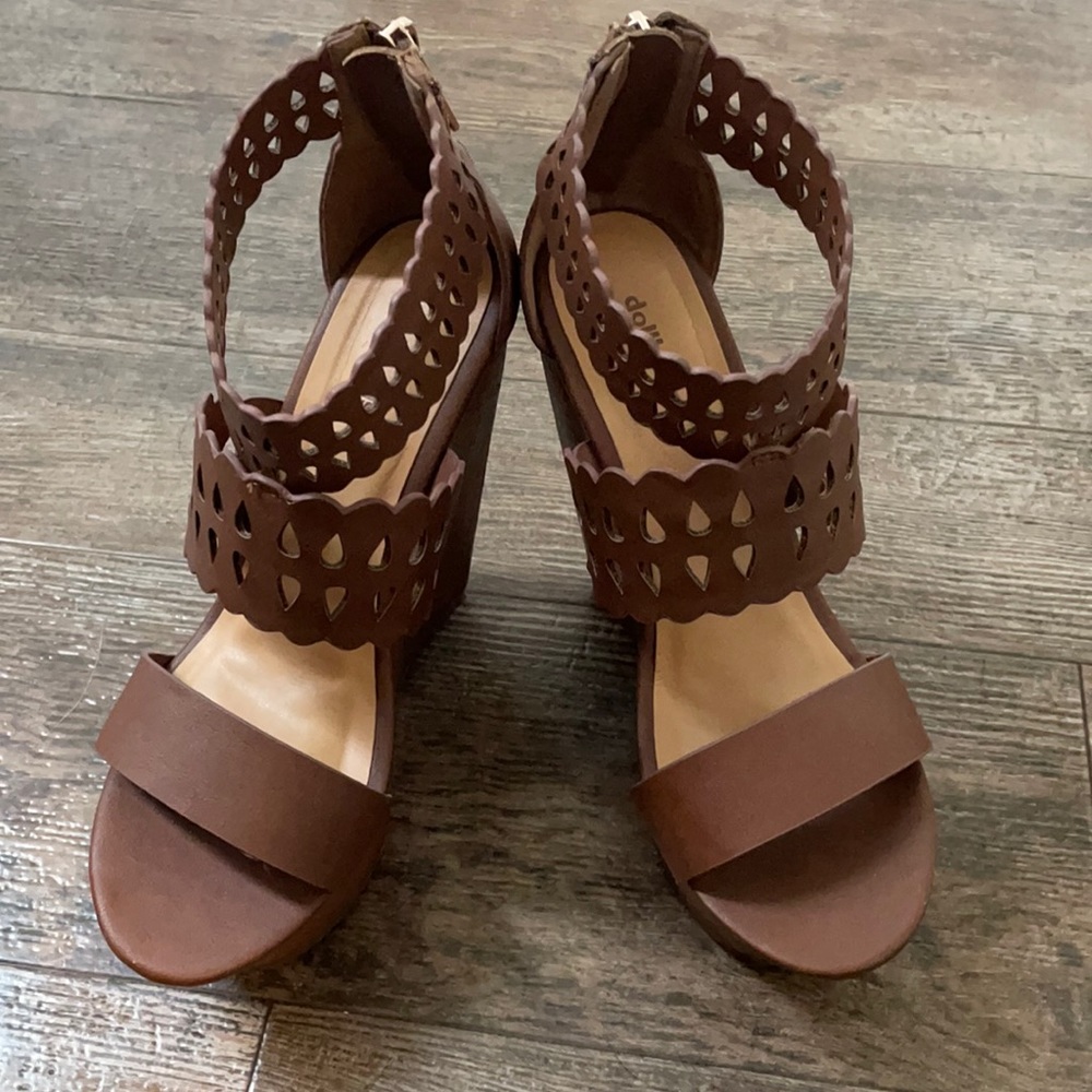 Wedge heel shoe